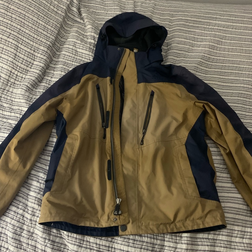 Gerry Shell Jacket - Perfect Outer Layer for Snowboarding/Skiing - Picture 3 of 8